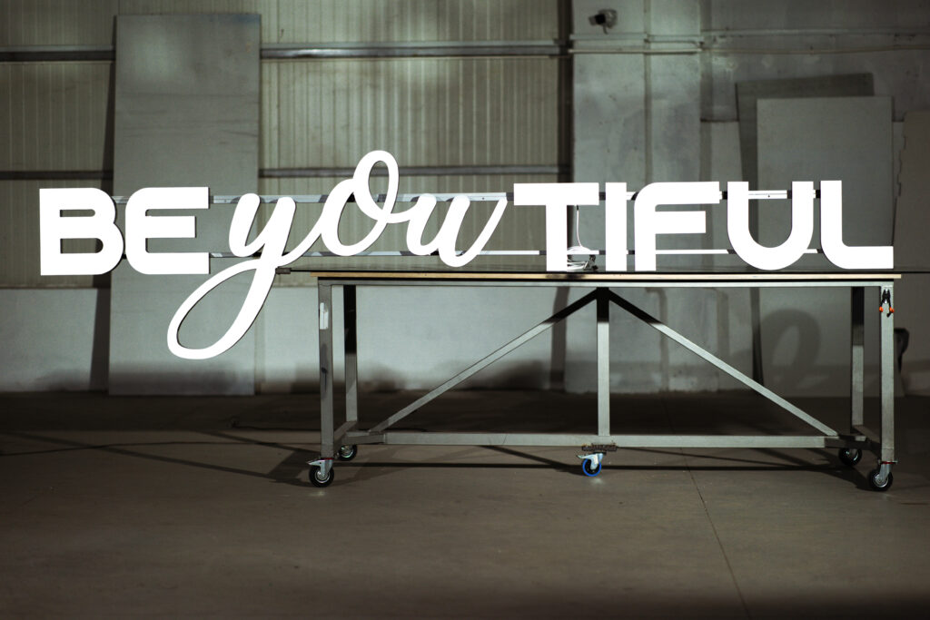 litere volumetrice luminoase be you tiful00