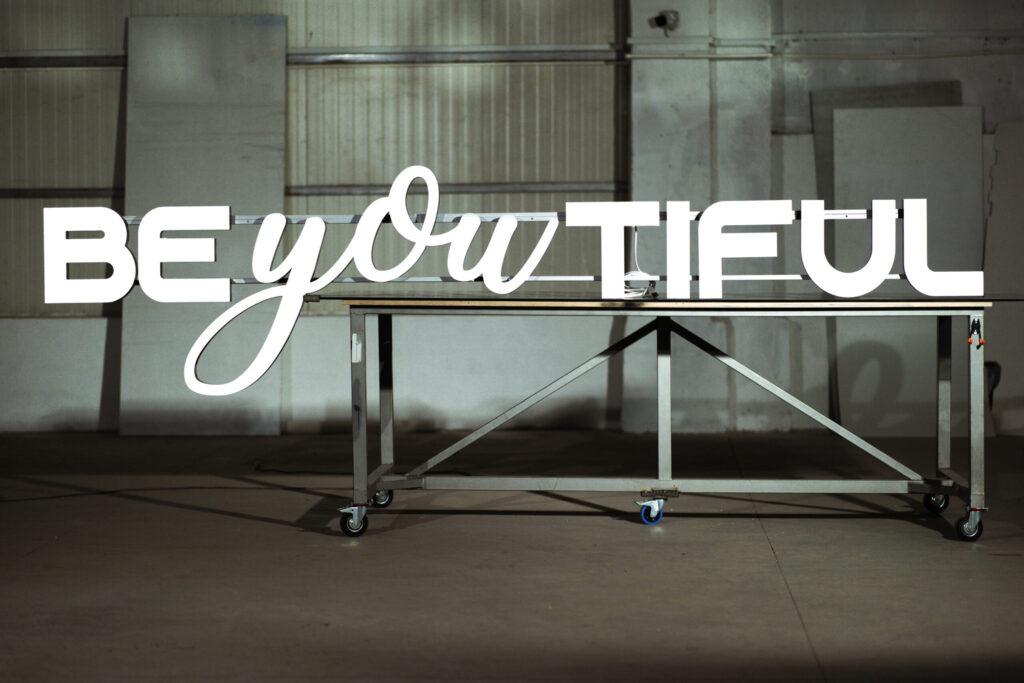 litere volumetrice luminoase be you tiful00
