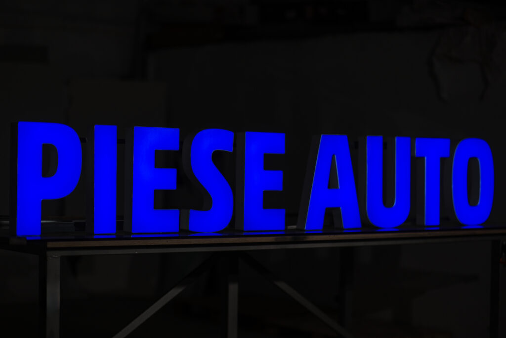 litere volumetrice luminoase piese auto4