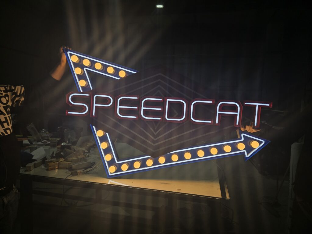 litere volumetrice luminoase speedcat evimedia productie publicitara
